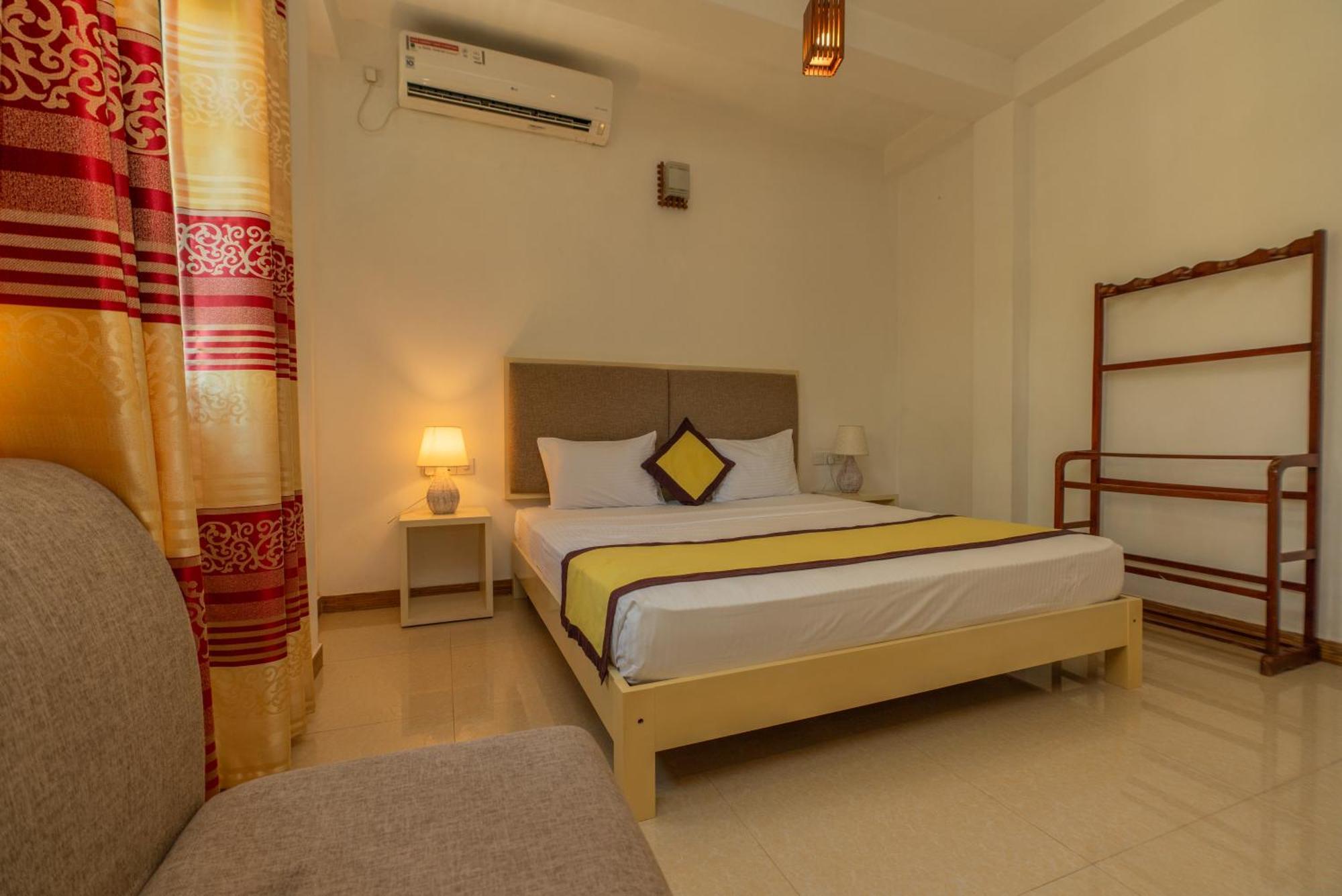 Hotel The Calm Of8 Unawatuna Esterno foto
