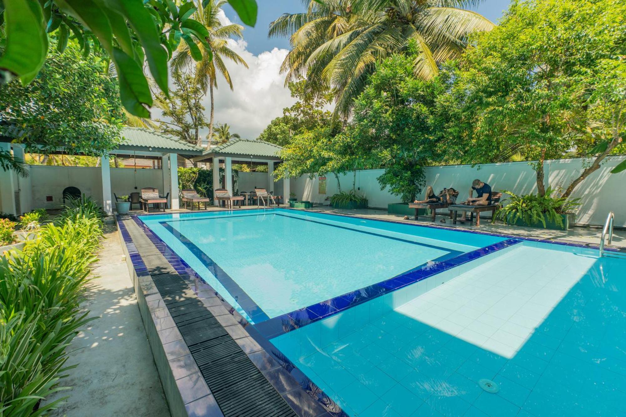 Hotel The Calm Of8 Unawatuna Esterno foto