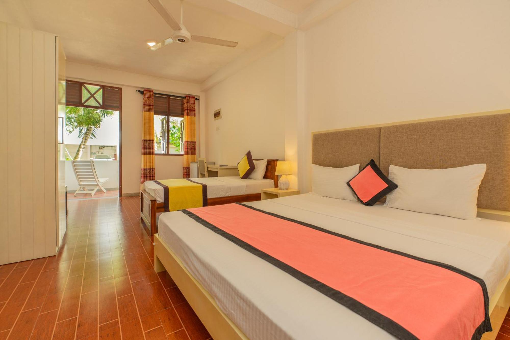 Hotel The Calm Of8 Unawatuna Esterno foto