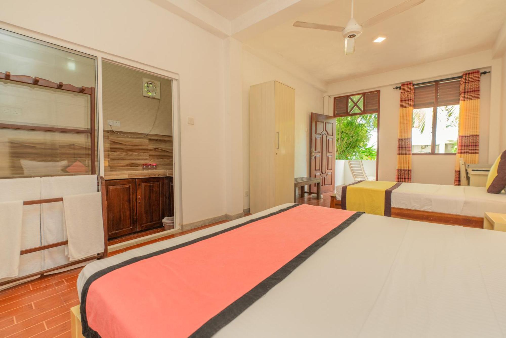 Hotel The Calm Of8 Unawatuna Esterno foto
