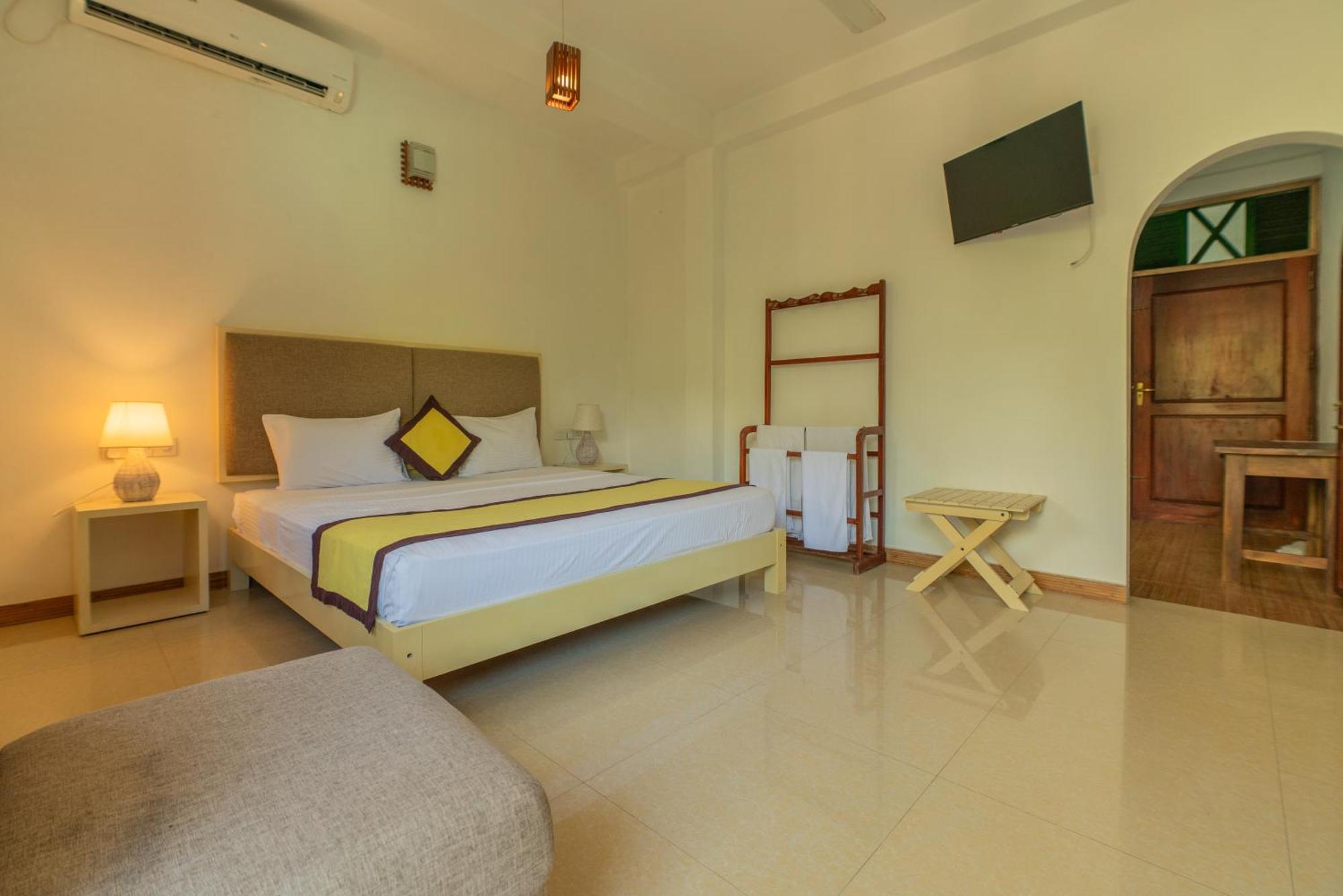 Hotel The Calm Of8 Unawatuna Esterno foto