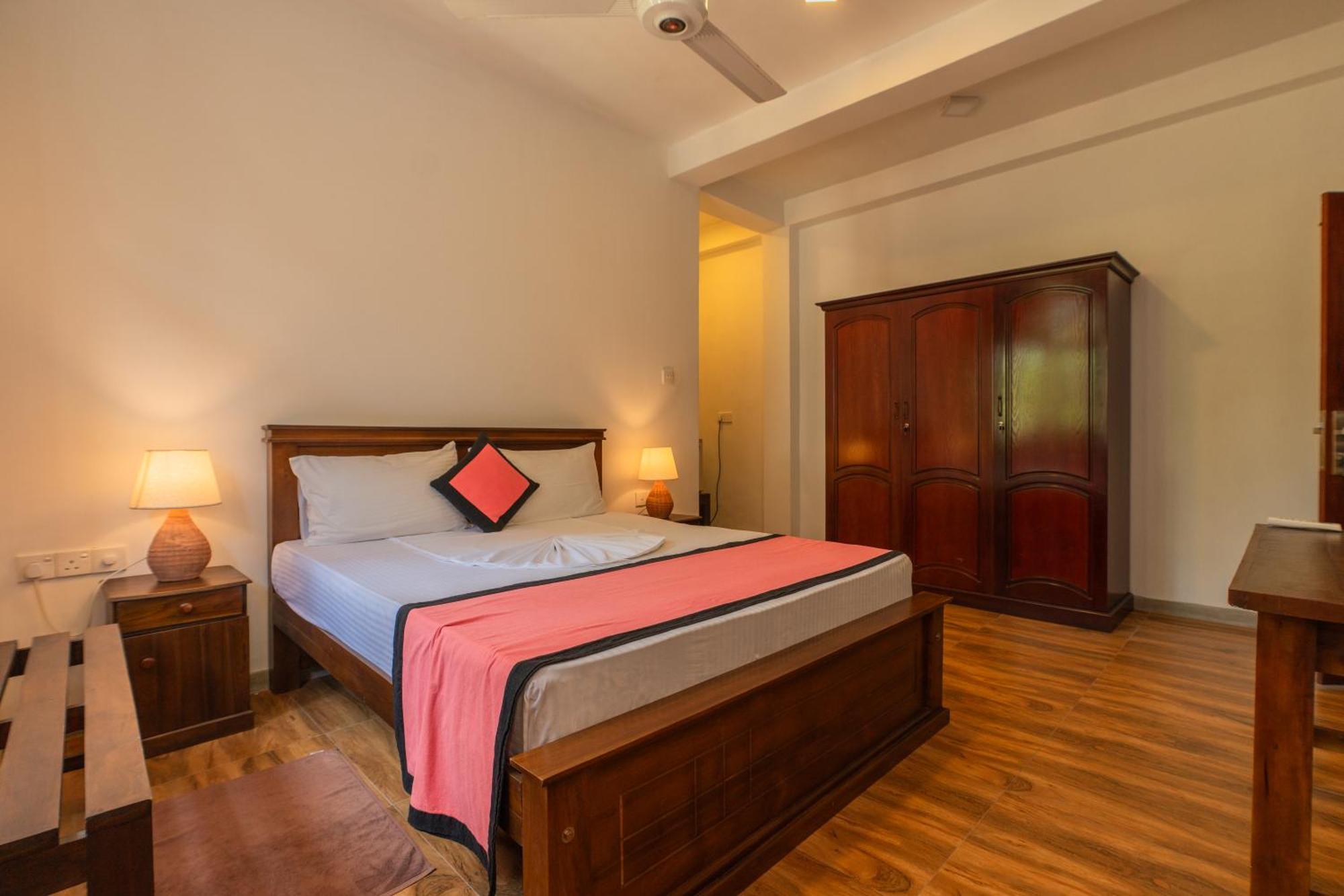 Hotel The Calm Of8 Unawatuna Esterno foto