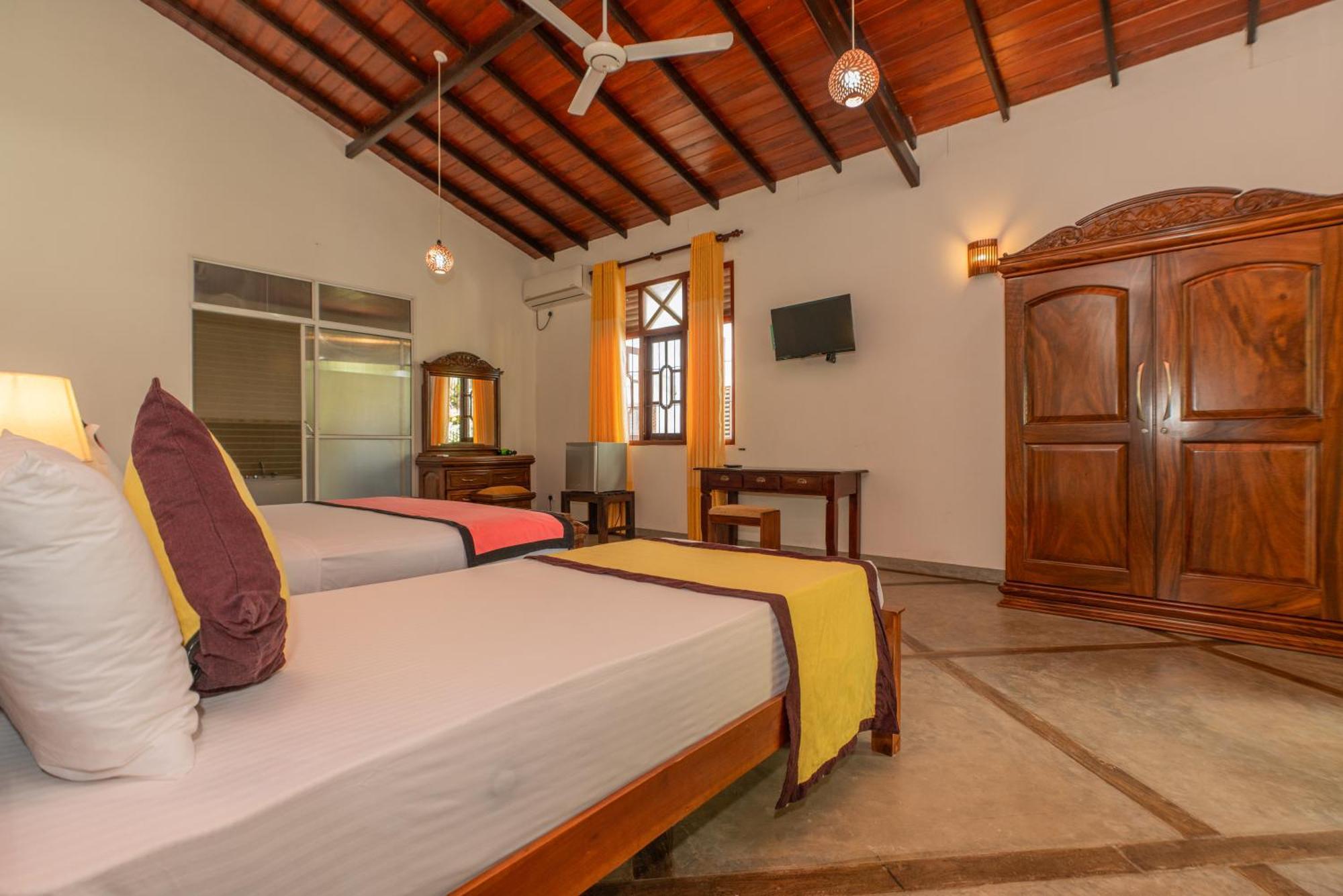 Hotel The Calm Of8 Unawatuna Esterno foto